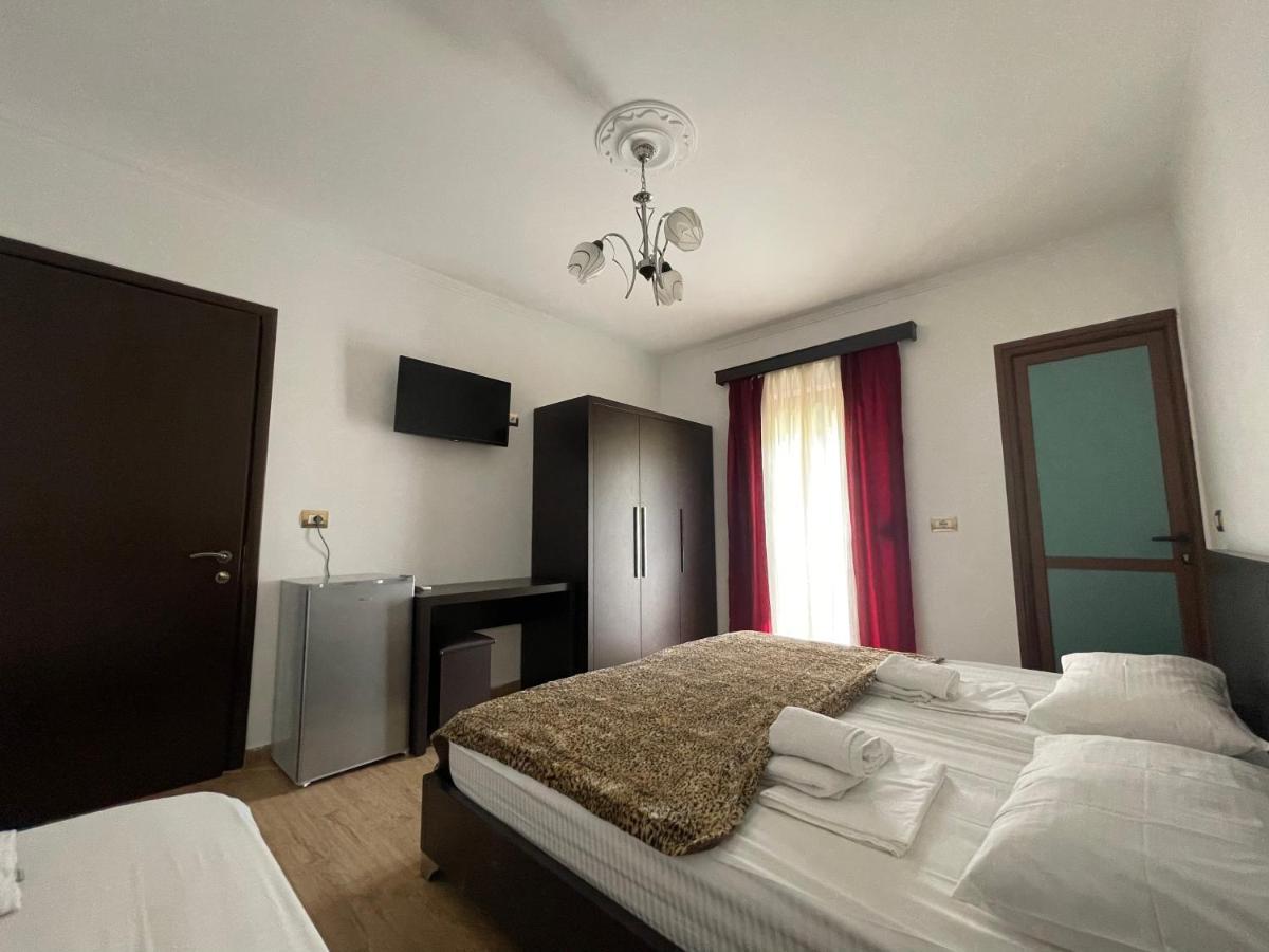 Centre Hotel Berat Exterior photo